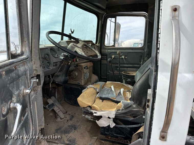 image for item DM2693 1986 Mack DM685S ready mix truck