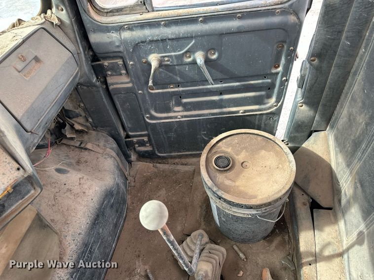 image for item DM2693 1986 Mack DM685S ready mix truck