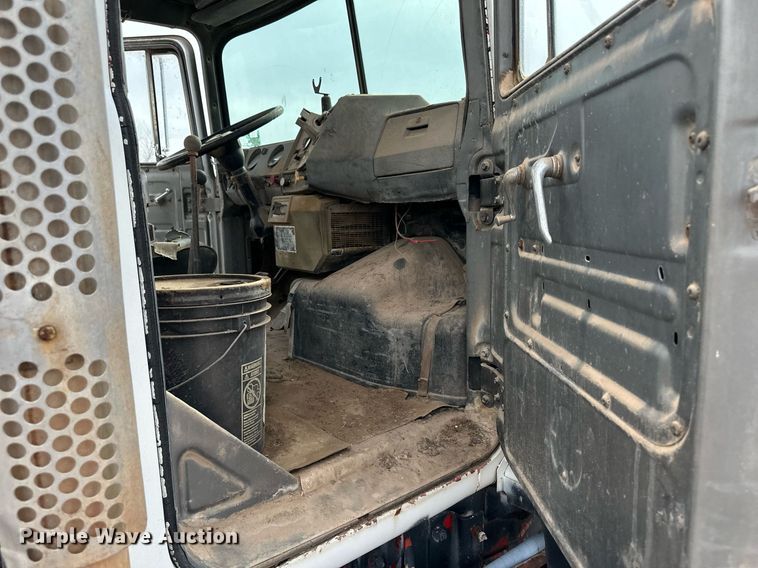 image for item DM2693 1986 Mack DM685S ready mix truck