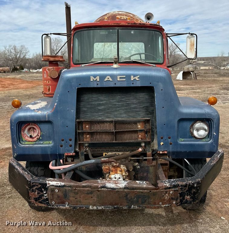 image for item DM2695 1974 Mack RD685S ready mix truck