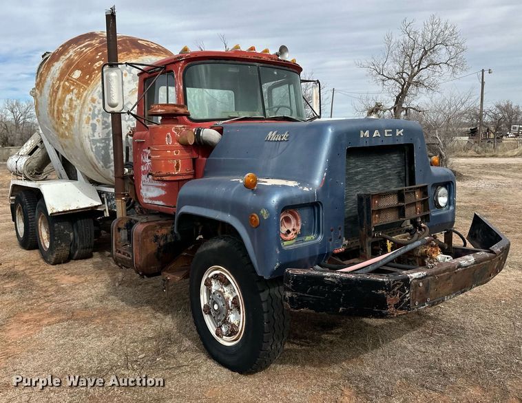 image for item DM2695 1974 Mack RD685S ready mix truck