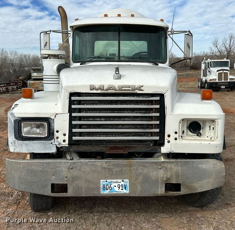 image for item DM2698 1997 Mack RD690S ready mix truck