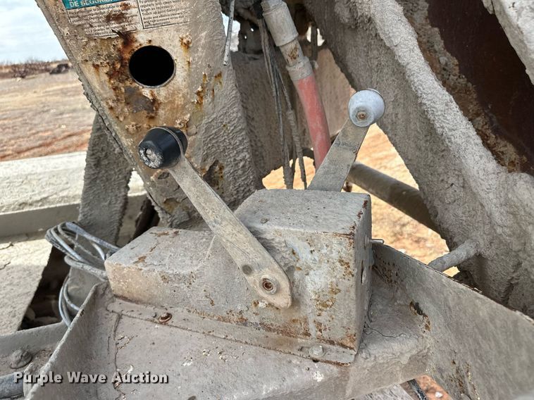 image for item DM2698 1997 Mack RD690S ready mix truck