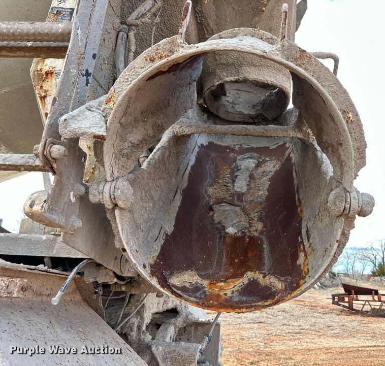 image for item DM2698 1997 Mack RD690S ready mix truck