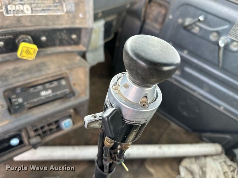 image for item DM2698 1997 Mack RD690S ready mix truck