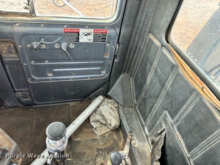 image for item DM2698 1997 Mack RD690S ready mix truck