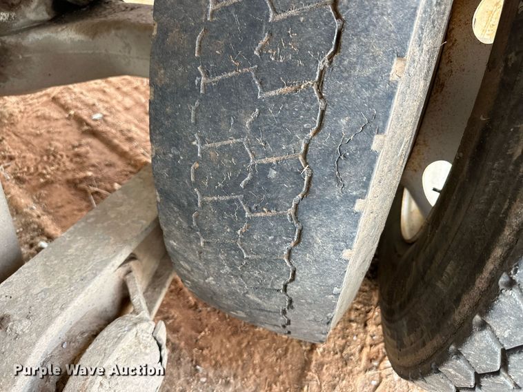 image for item DM2698 1997 Mack RD690S ready mix truck