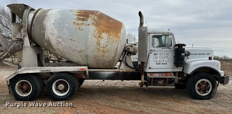 image for item DM2699 1979 White Western Star 4864-2 ready mix truck