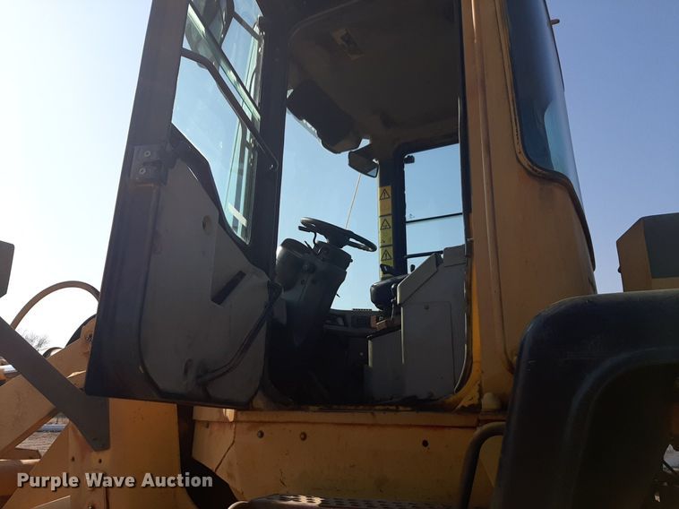 image for item DP2611 2002 Komatsu WA320-3H wheel loader