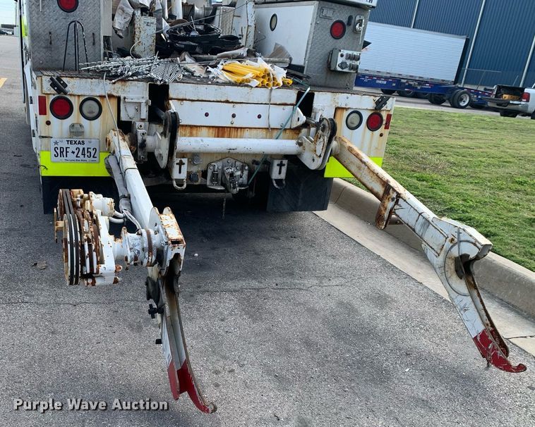 image for item DP8789 2008 GMC 7500 bucket truck