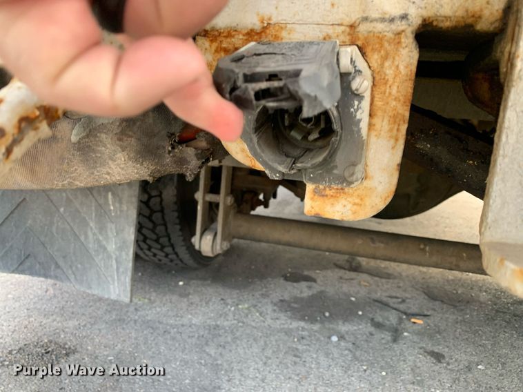 image for item DP8789 2008 GMC 7500 bucket truck