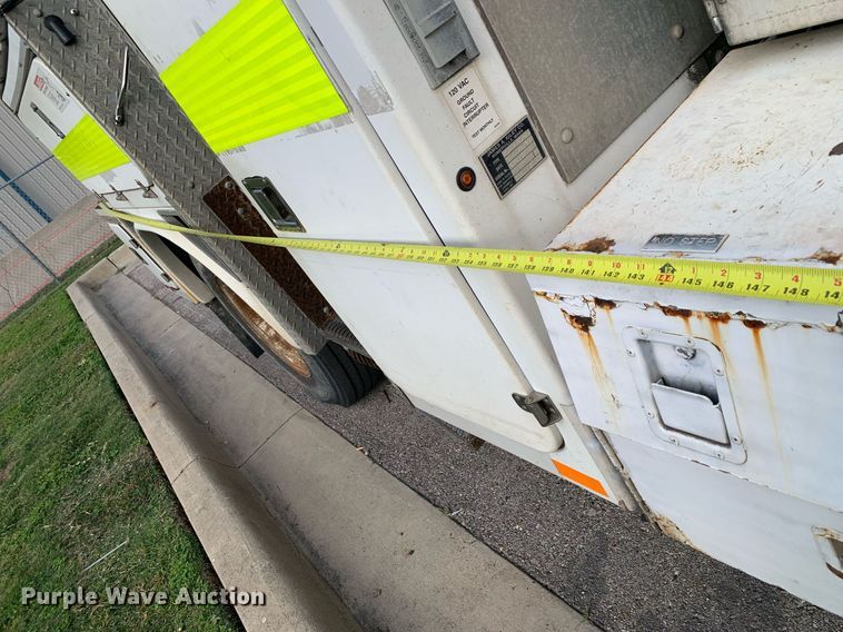 image for item DP8789 2008 GMC 7500 bucket truck