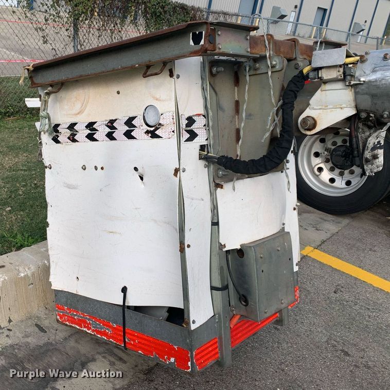 image for item DP8789 2008 GMC 7500 bucket truck