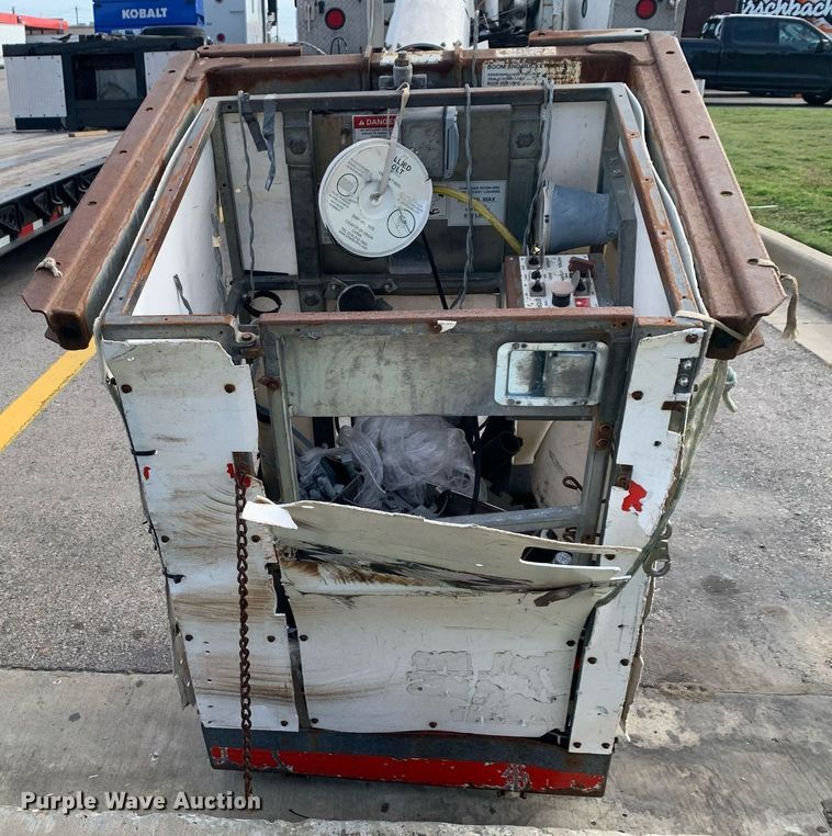 image for item DP8789 2008 GMC 7500 bucket truck