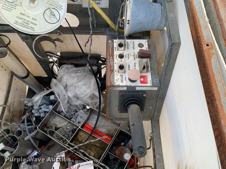 image for item DP8789 2008 GMC 7500 bucket truck