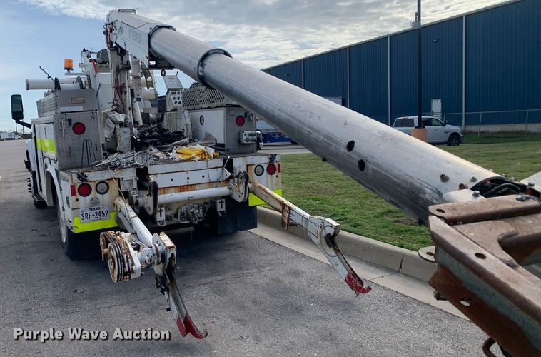 image for item DP8789 2008 GMC 7500 bucket truck