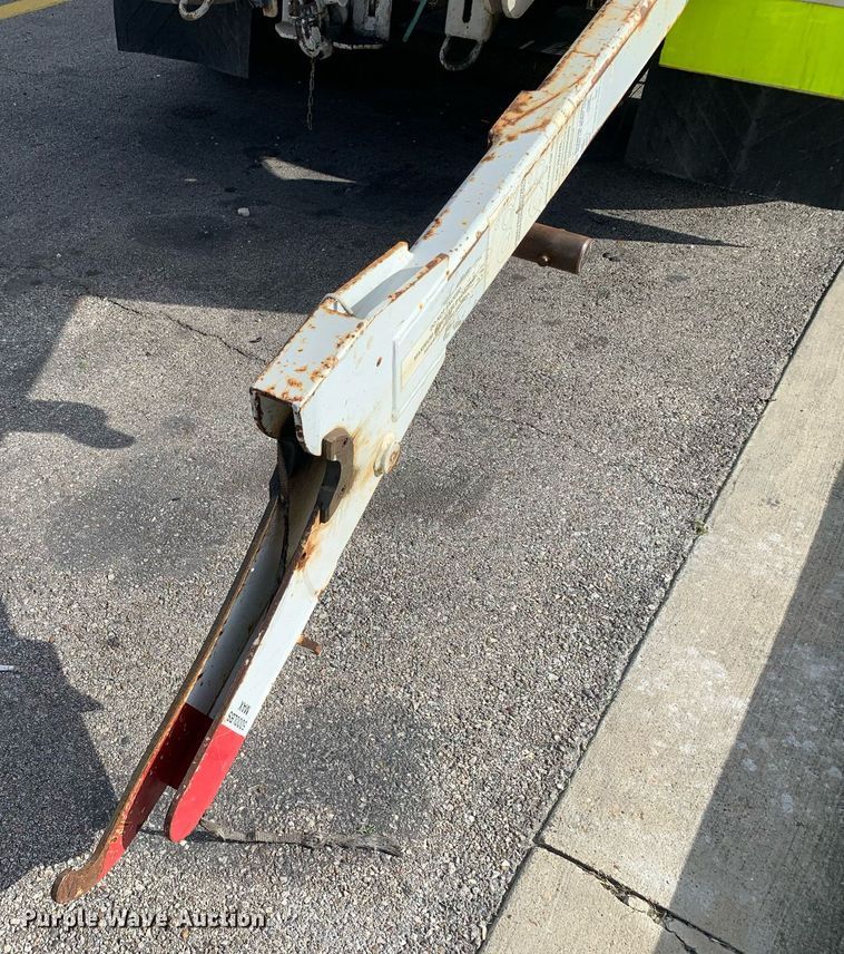 image for item DP8789 2008 GMC 7500 bucket truck