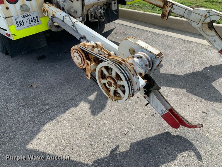 image for item DP8789 2008 GMC 7500 bucket truck