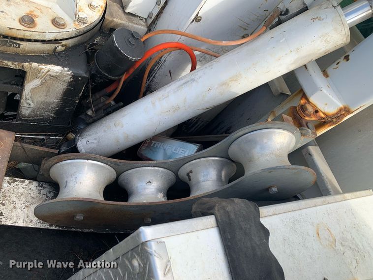 image for item DP8789 2008 GMC 7500 bucket truck