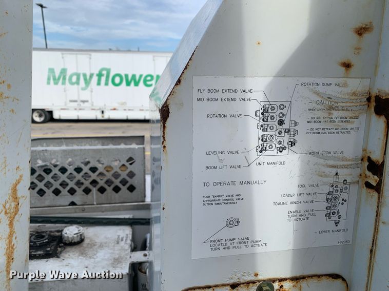 image for item DP8789 2008 GMC 7500 bucket truck