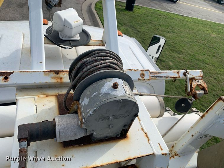 image for item DP8789 2008 GMC 7500 bucket truck