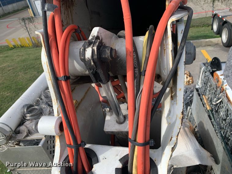 image for item DP8789 2008 GMC 7500 bucket truck