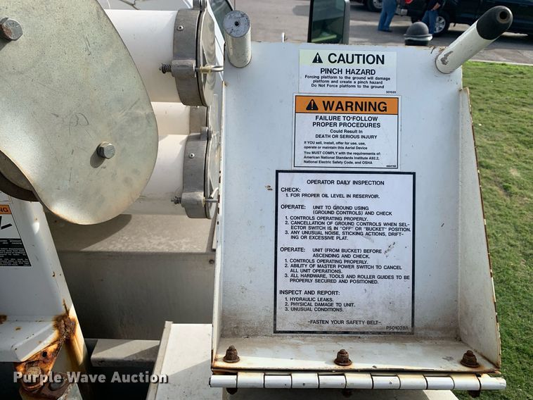 image for item DP8789 2008 GMC 7500 bucket truck