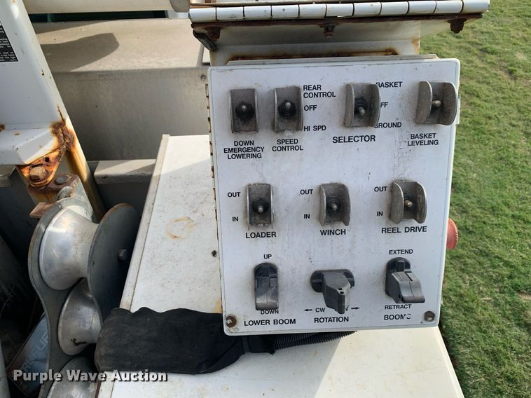 image for item DP8789 2008 GMC 7500 bucket truck