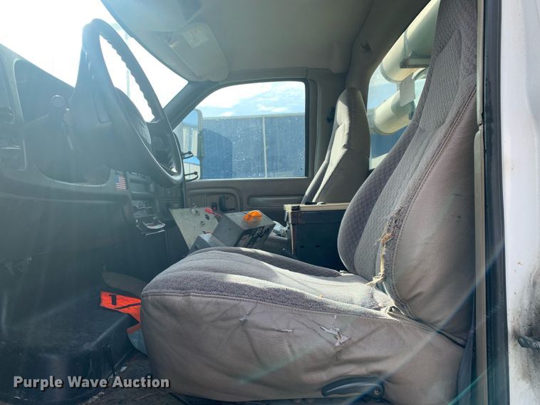 image for item DP8789 2008 GMC 7500 bucket truck