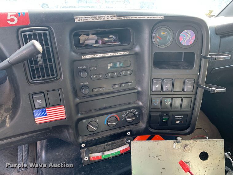 image for item DP8789 2008 GMC 7500 bucket truck