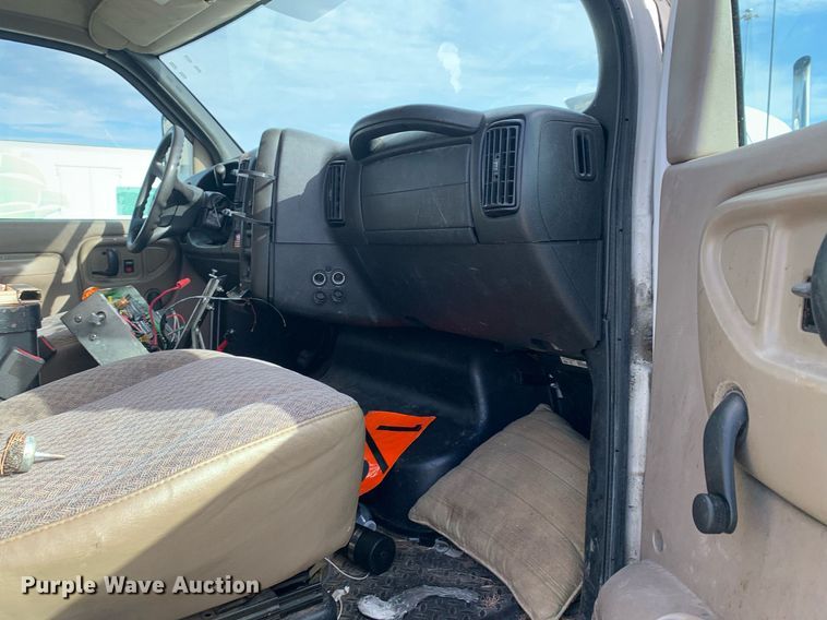 image for item DP8789 2008 GMC 7500 bucket truck