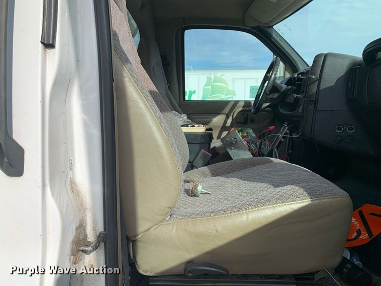 image for item DP8789 2008 GMC 7500 bucket truck