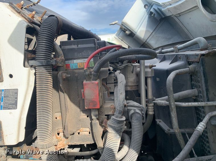 image for item DP8789 2008 GMC 7500 bucket truck