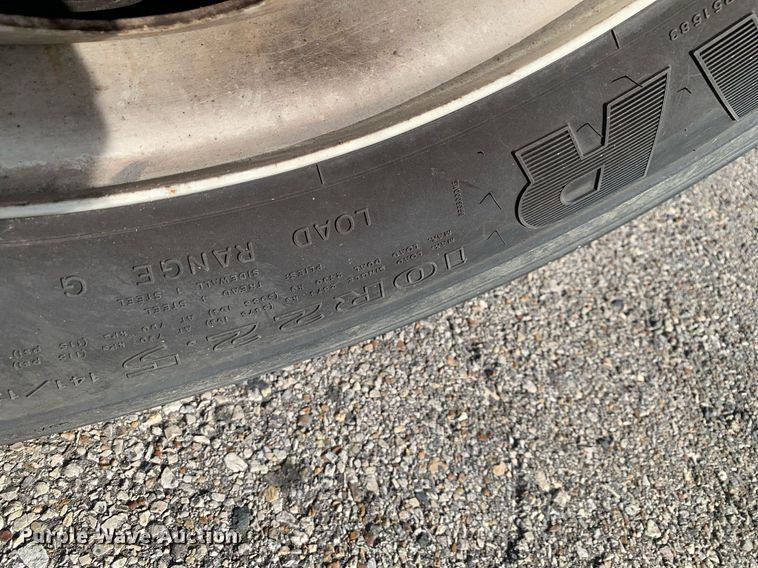 image for item DP8789 2008 GMC 7500 bucket truck