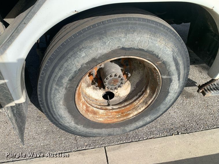 image for item DP8789 2008 GMC 7500 bucket truck