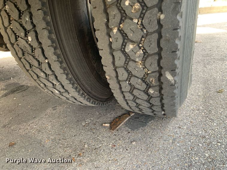 image for item DP8789 2008 GMC 7500 bucket truck