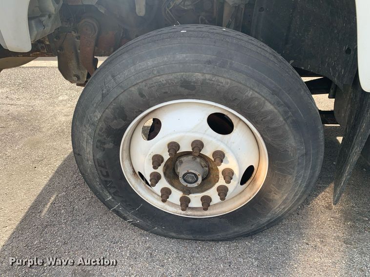 image for item DP8789 2008 GMC 7500 bucket truck