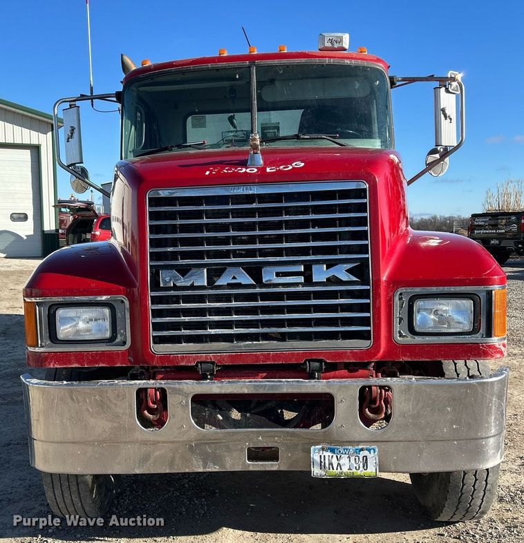 image for item DQ1086 2006 Mack CHN613 dump truck