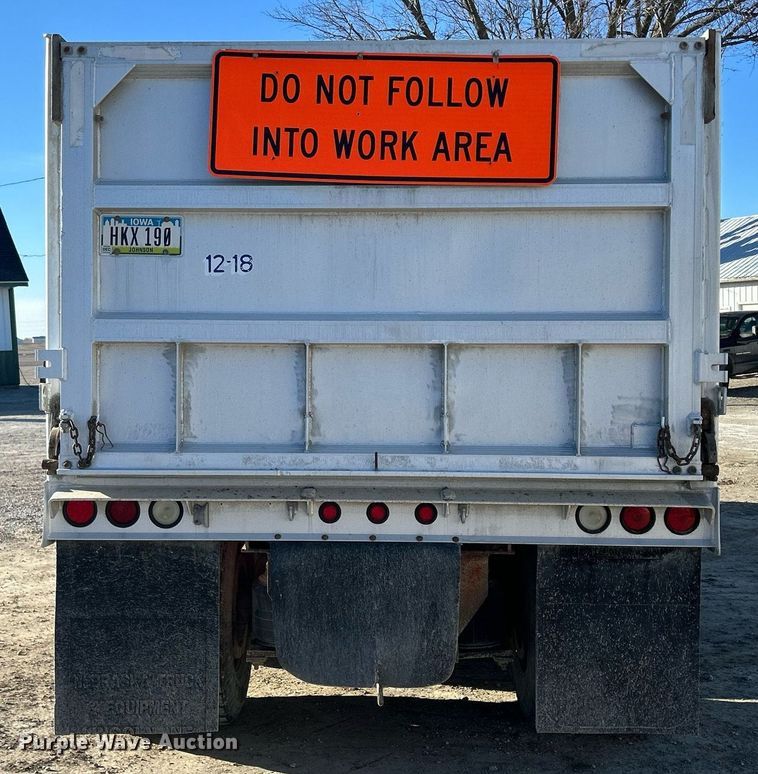 image for item DQ1086 2006 Mack CHN613 dump truck