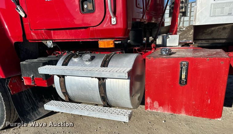 image for item DQ1086 2006 Mack CHN613 dump truck