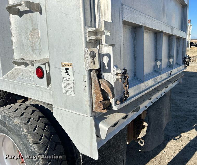 image for item DQ1086 2006 Mack CHN613 dump truck