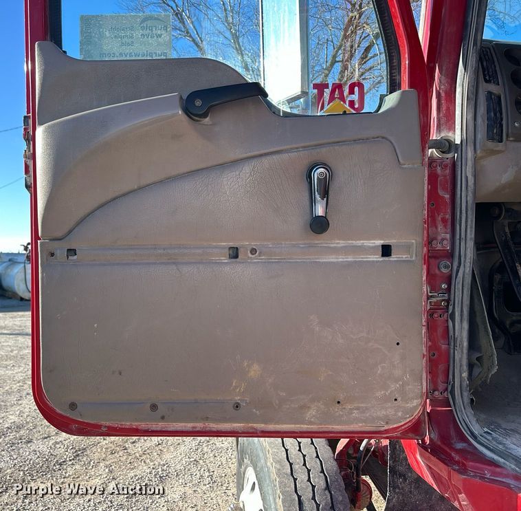 image for item DQ1086 2006 Mack CHN613 dump truck