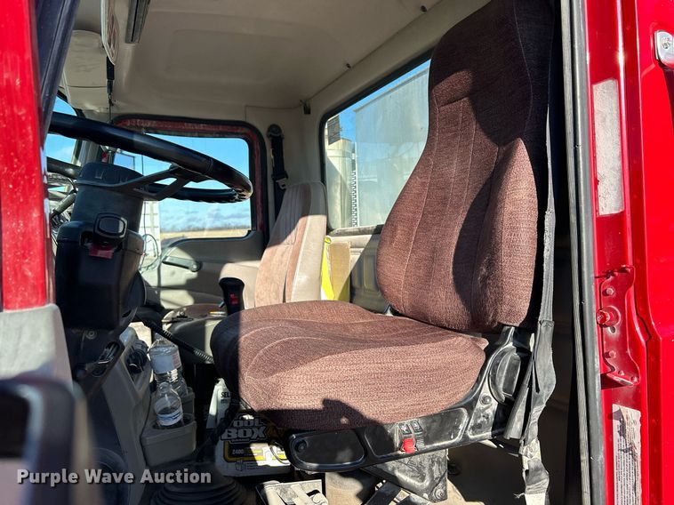 image for item DQ1086 2006 Mack CHN613 dump truck