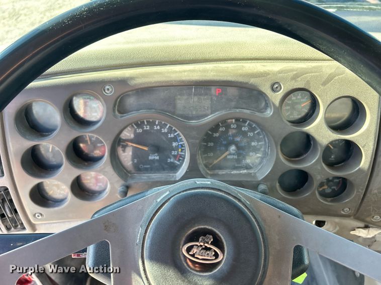 image for item DQ1086 2006 Mack CHN613 dump truck