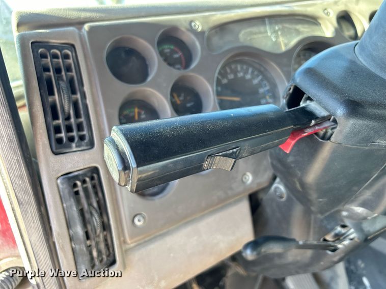 image for item DQ1086 2006 Mack CHN613 dump truck