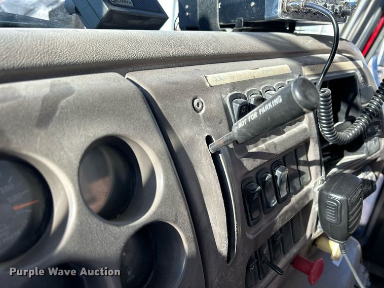 image for item DQ1086 2006 Mack CHN613 dump truck