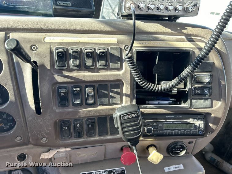 image for item DQ1086 2006 Mack CHN613 dump truck