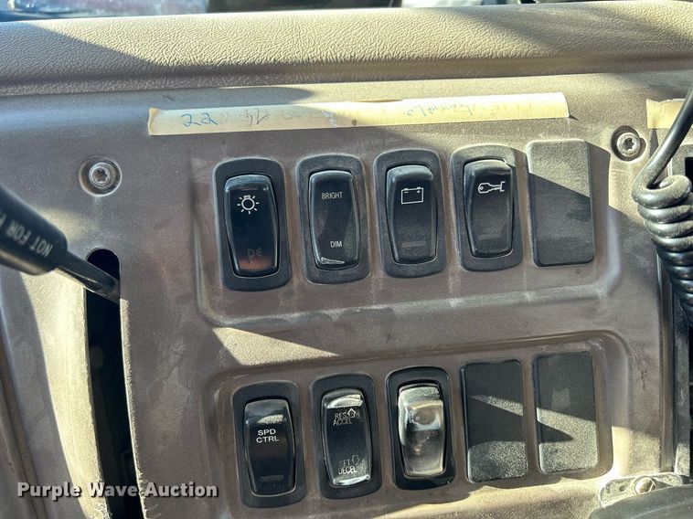 image for item DQ1086 2006 Mack CHN613 dump truck