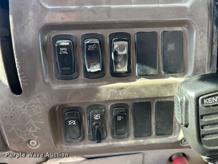 image for item DQ1086 2006 Mack CHN613 dump truck