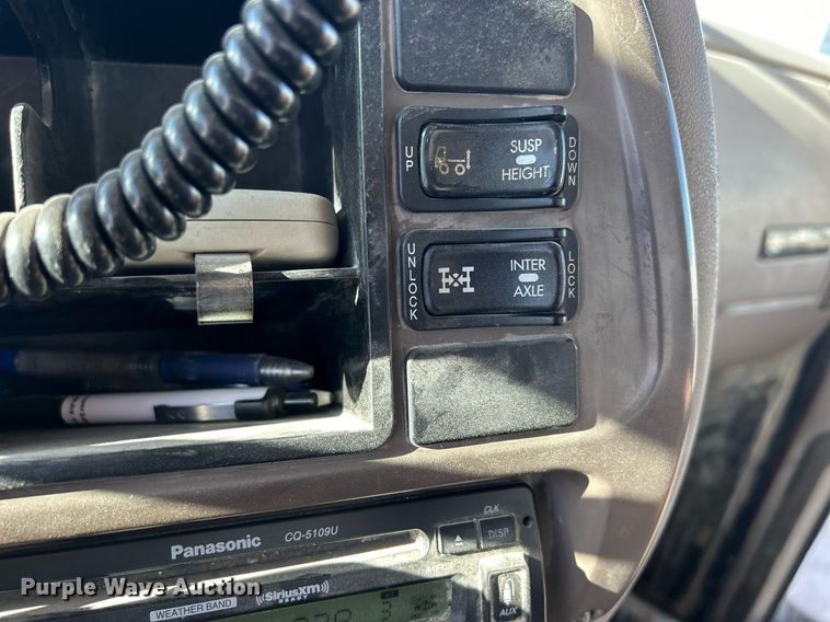 image for item DQ1086 2006 Mack CHN613 dump truck